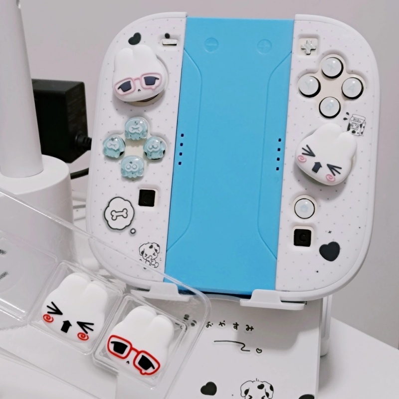귀여운 만화 복고풍 안경 토끼 실리콘 엄지 그립 스위치 - Gaming Accessories In China 리뷰 및 가격