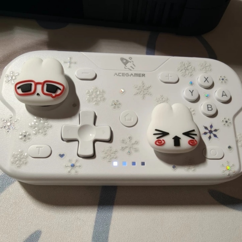 귀여운 만화 복고풍 안경 토끼 실리콘 엄지 그립 스위치 - Gaming Accessories In China 리뷰 및 가격